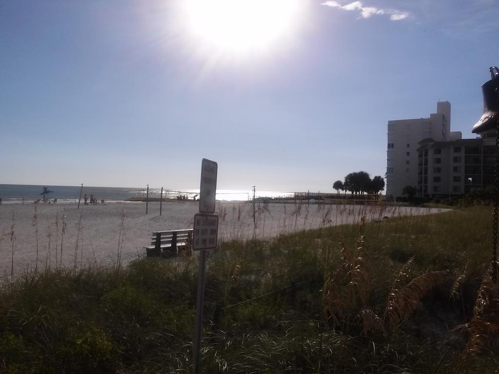 Beach Vacation Get-Away Apartment St. Pete Beach Room photo
