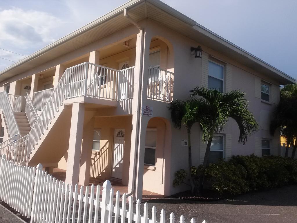 Beach Vacation Get-Away Apartment St. Pete Beach Room photo