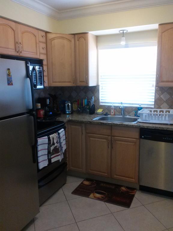 Beach Vacation Get-Away Apartment St. Pete Beach Room photo